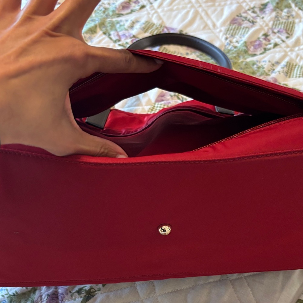 Lo & Son’s OG Shoulder Bag with Black Handles - Picture 8 of 10